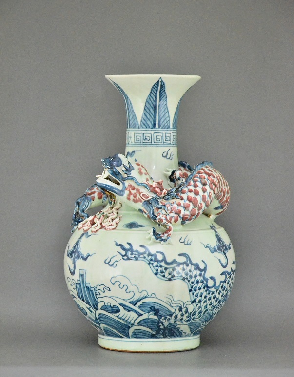 Dragon Vase, Ming Dynasty